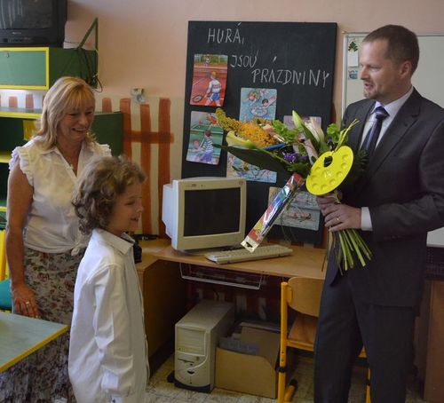 Ministr Petr Fiala předával vysvědčení na Základní škole Grafická 13, Praha 5